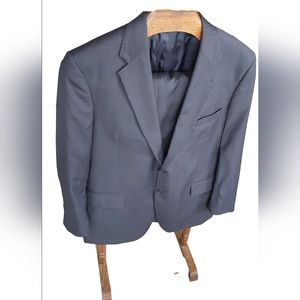 JOS A BANK SIGNATURE COLLECTION 2 PC WOOL SUIT IN NAVY BLUE STRIPED  SIZE 44R/36